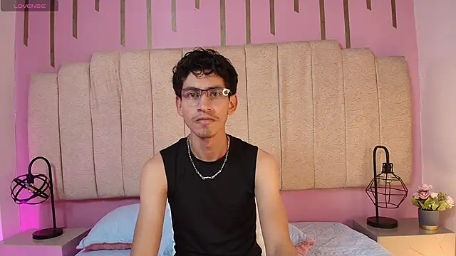 Snapshot of skinny_jean_ chatting on February 28, 2026, 1:55 pm skinny jean online show from February 28, 2026, 1:55 pm