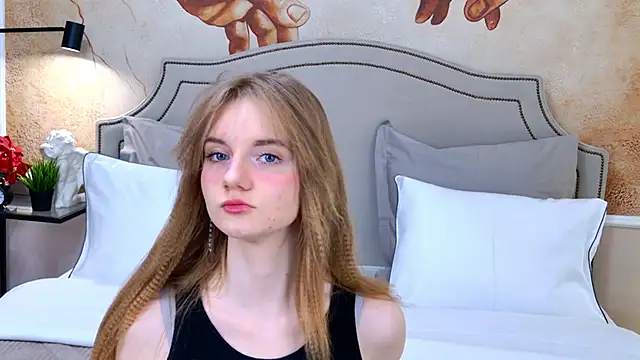 ElfieWhite online show from March 12, 2026, 6:34 pm