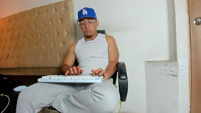 Snapshot of MaxSeduce23 chatting on February 24, 2026, 1:23 pm MaxSeduce23 online show from February 24, 2026, 1:23 pm