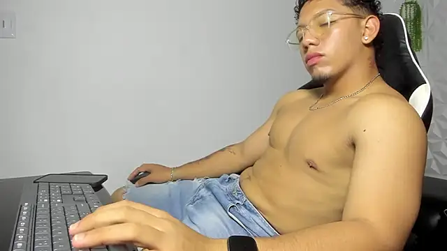 Snapshot of MaxSeduce23 chatting on February 14, 2026, 7:14 pm MaxSeduce23 online show from February 14, 2026, 7:14 pm