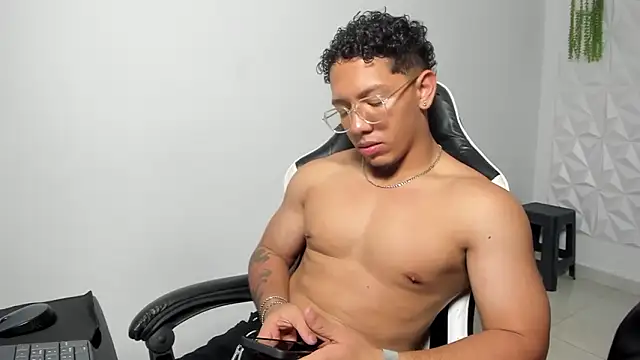 Snapshot of MaxSeduce23 chatting on February 13, 2026, 7:14 pm MaxSeduce23 online show from February 13, 2026, 7:14 pm