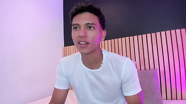 Snapshot of jhoystrong_ chatting on February 25, 2026, 12:44 am jhoystrong online show from February 25, 2026, 12:44 am