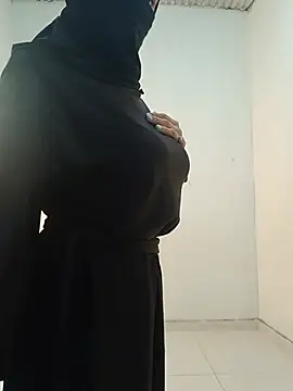 Snapshot of aminaa_ chatting on July 4, 2026, 2:10 pm aminaa online show from July 4, 2026, 2:10 pm