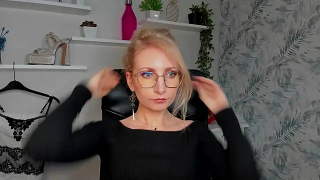 CinderellaMoon online show from March 23, 2026, 6:24 am