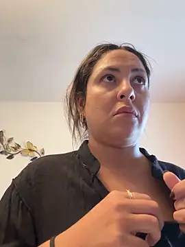 leona-david online show from April 7, 2026, 7:37 pm