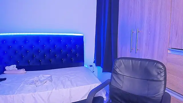 Snapshot of sky_honey chatting on February 16, 2026, 8:40 pm sky honey online show from February 16, 2026, 8:40 pm