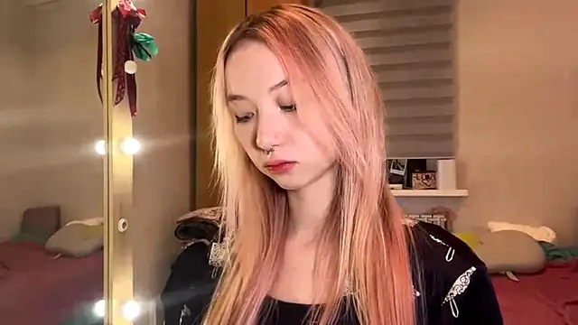 Snapshot of PinkTraible chatting on February 14, 2026, 1:11 pm PinkTraible online show from February 14, 2026, 1:11 pm