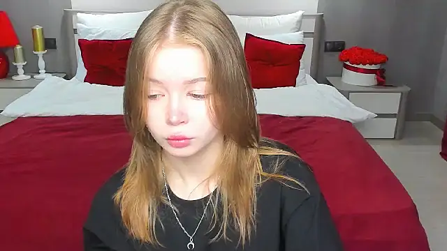 Snapshot of Violetta__Dreams chatting on May 7, 2026, 4:17 am Violetta Dreams online show from May 7, 2026, 4:17 am