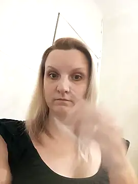 SusanGold9211 online show from February 27, 2026, 9:42 am