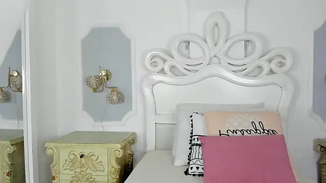 pinkmoon30 online show from March 23, 2026, 5:13 pm