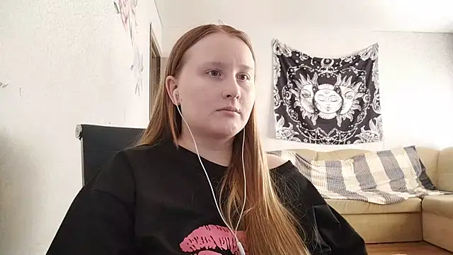 AnikaLipps online show from April 21, 2026, 3:29 pm
