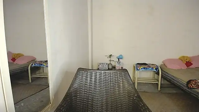 Snapshot of Luuu19 chatting on February 23, 2026, 12:39 pm Luuu19 online show from February 23, 2026, 12:39 pm