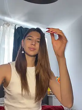 KiraVixenSweet online show from June 7, 2026, 10:09 am