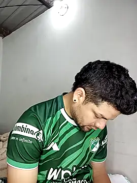 Snapshot of Gissele_Rubi chatting on February 17, 2026, 12:57 pm Gissele Rubi online show from February 17, 2026, 12:57 pm