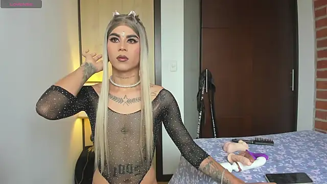 alisoondrean  online show from February 15, 2026, 1:32 pm