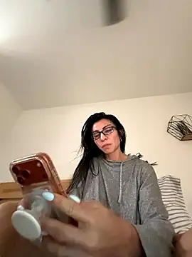 lunasexy79 online show from April 9, 2026, 2:01 pm