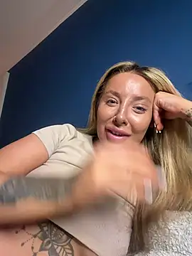 Snapshot of Summerwestt chatting on February 20, 2026, 4:42 pm Summerwestt online show from February 20, 2026, 4:42 pm