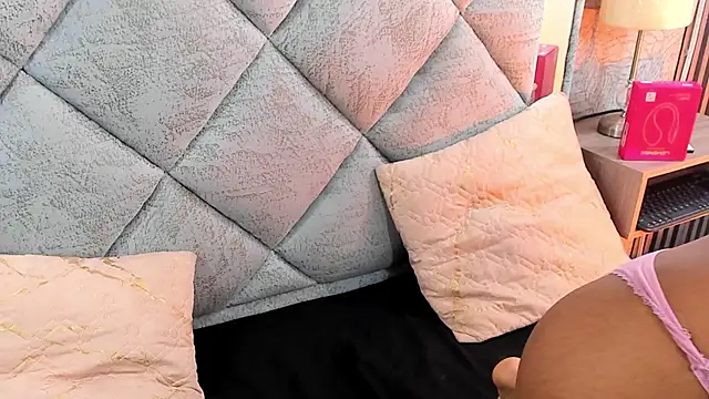 Lunakellerr online show from March 7, 2026, 11:16 am