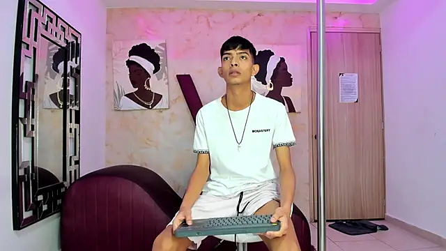 Snapshot of KITTY_BOSH chatting on February 17, 2026, 1:30 pm KITTY BOSH online show from February 17, 2026, 1:30 pm