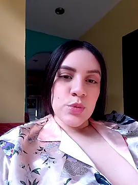 Rosellaa online show from May 27, 2026, 8:27 pm