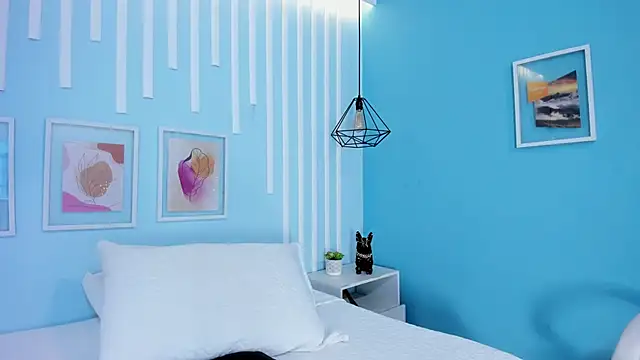 Saray Becker  online show from April 7, 2026, 7:15 pm