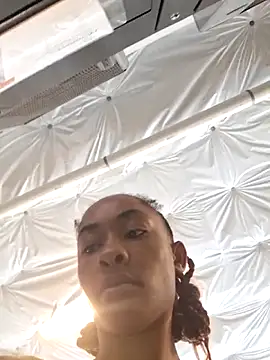 Cinnamonbunn online show from March 19, 2026, 8:09 pm