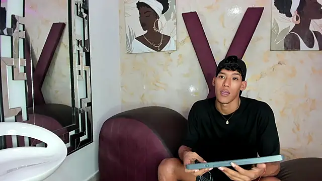 GREEN BOYS online show from April 22, 2026, 7:31 pm