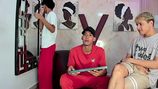 GREEN BOYS online show from April 27, 2026, 7:34 pm