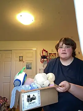 Snapshot of plushietoy chatting on February 15, 2026, 8:19 pm plushietoy online show from February 15, 2026, 8:19 pm