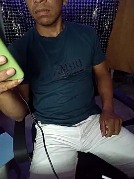 Snapshot of yisusalejo chatting on February 28, 2026, 3:28 am yisusalejo online show from February 28, 2026, 3:28 am