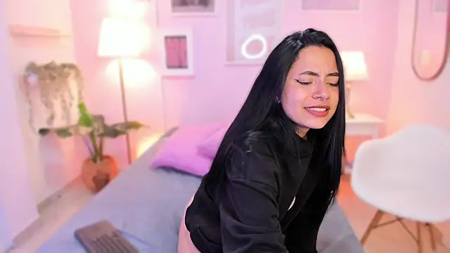 Snapshot of Ivyy_sweet_ chatting on February 18, 2026, 8:16 pm Ivyy sweet online show from February 18, 2026, 8:16 pm