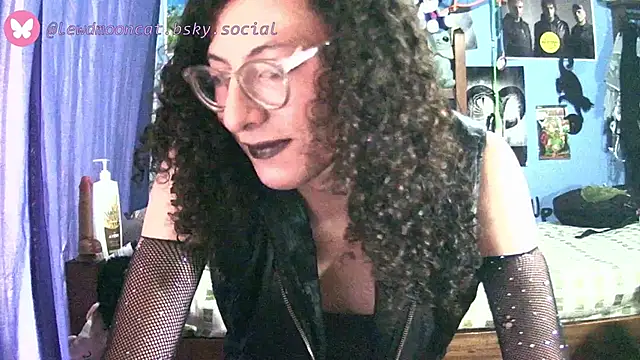 Snapshot of lewd_mooncat chatting on May 13, 2026, 10:17 pm lewd mooncat online show from May 13, 2026, 10:17 pm
