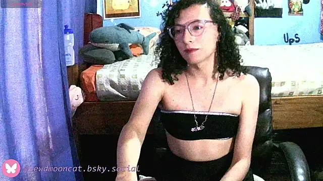 Snapshot of lewd_mooncat chatting on June 14, 2026, 10:55 pm lewd mooncat online show from June 14, 2026, 10:55 pm