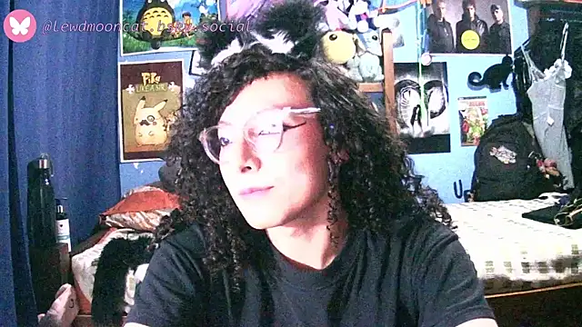 Snapshot of lewd_mooncat chatting on May 7, 2026, 11:30 pm lewd mooncat online show from May 7, 2026, 11:30 pm