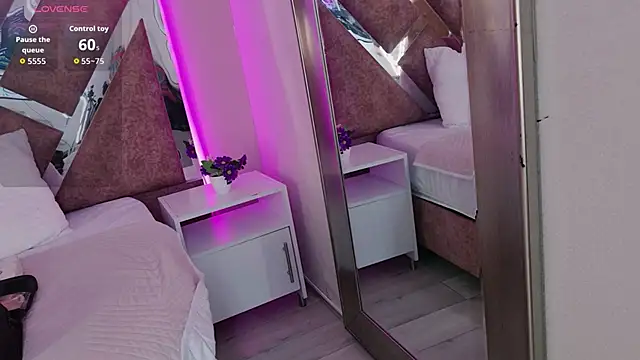 PerlaRogerss  online show from April 16, 2026, 11:33 am