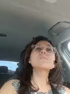 ValeValdez18 online show from February 15, 2026, 8:30 pm