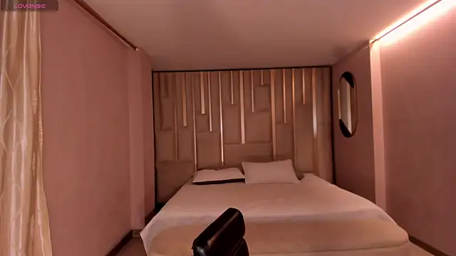 AmaraDivine online show from April 4, 2026, 12:12 pm