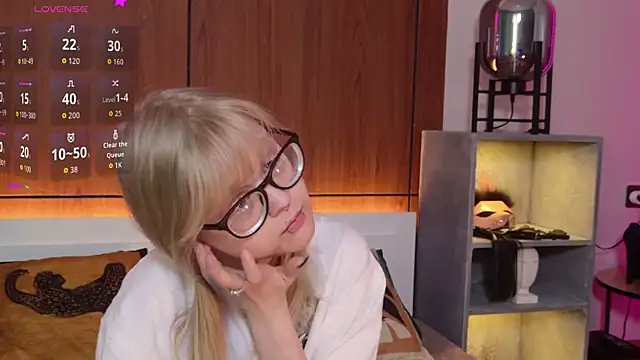 MoliQin online show from April 14, 2026, 7:46 am