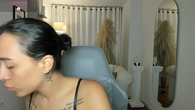 saori katsumi  online show from April 8, 2026, 11:01 am