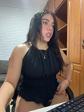 Snapshot of Luna_rousse26 chatting on June 1, 2026, 12:27 pm Luna rousse26 online show from June 1, 2026, 12:27 pm