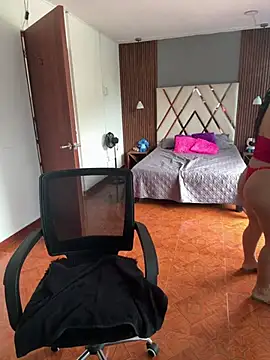 Luna rousse26 online show from April 10, 2026, 12:12 pm