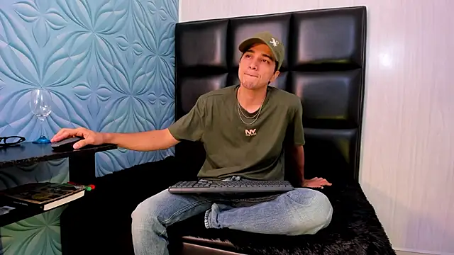 bad boy cum  online show from February 22, 2026, 4:15 am