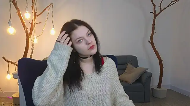 DeliaEffy online show from April 3, 2026, 12:55 pm