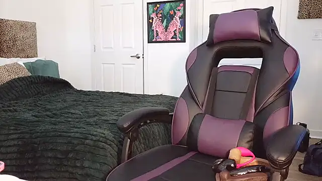 LanayaOnline online show from April 11, 2026, 10:13 pm