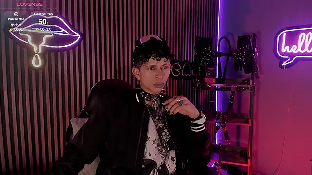 Maximoking26 online show from April 3, 2026, 12:33 pm