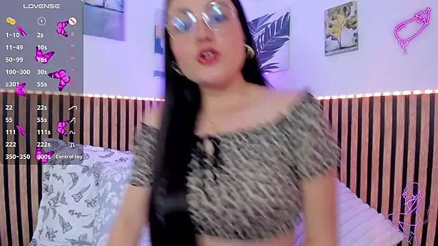 Lyra Noire online show from April 22, 2026, 6:47 pm