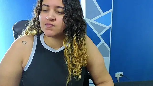 goodgirlxxl online show from April 17, 2026, 11:07 pm