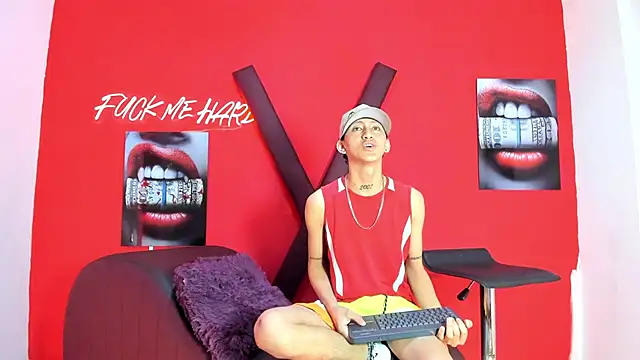 Snapshot of BOYS_PLAY chatting on February 21, 2026, 1:24 pm BOYS PLAY online show from February 21, 2026, 1:24 pm