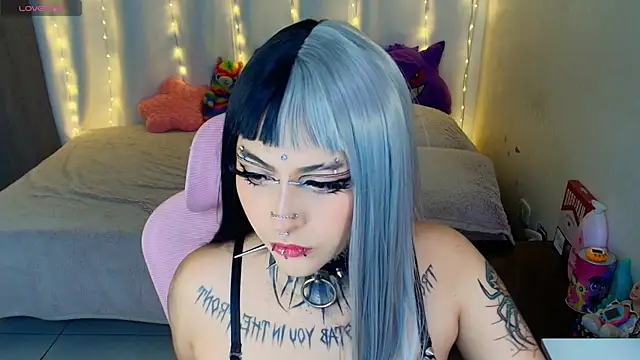 Snapshot of maliciaXpoison chatting on May 29, 2026, 2:28 am maliciaXpoison online show from May 29, 2026, 2:28 am