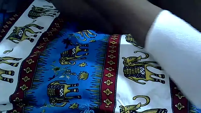 Snapshot of SexxyBee- chatting on May 13, 2026, 4:25 pm SexxyBee- online show from May 13, 2026, 4:25 pm